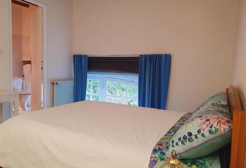 トリプルクラシックルーム, Ferme équestre & Chambres D Hôtes Gateau Stables Proche Guédelon