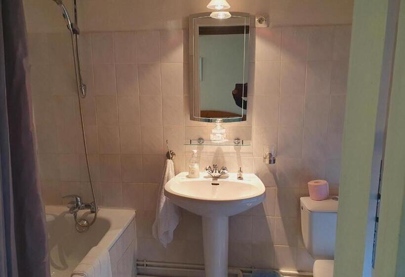 トリプルクラシックルーム, Ferme équestre & Chambres D Hôtes Gateau Stables Proche Guédelon