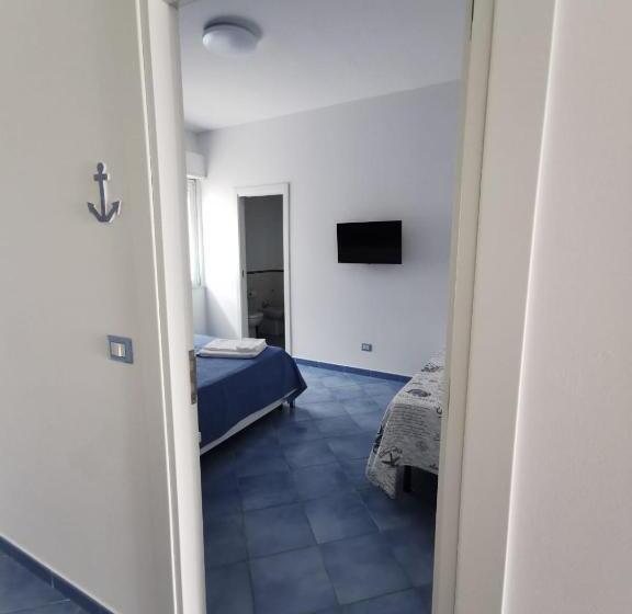 اتاق لوکس با تخت بزرگ, B&b Stella Marina