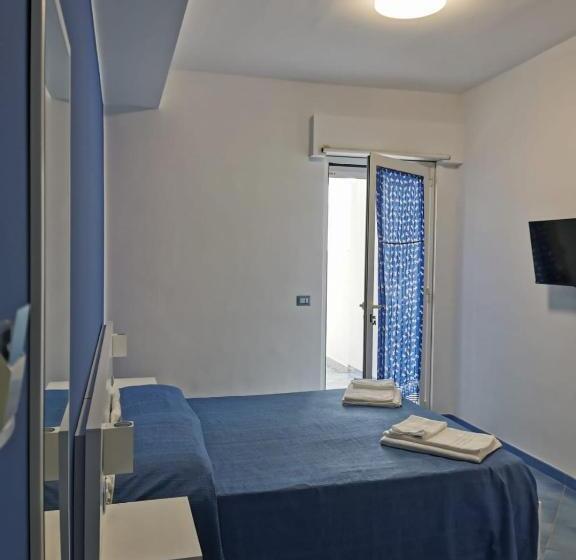 اتاق لوکس با تخت بزرگ, B&b Stella Marina