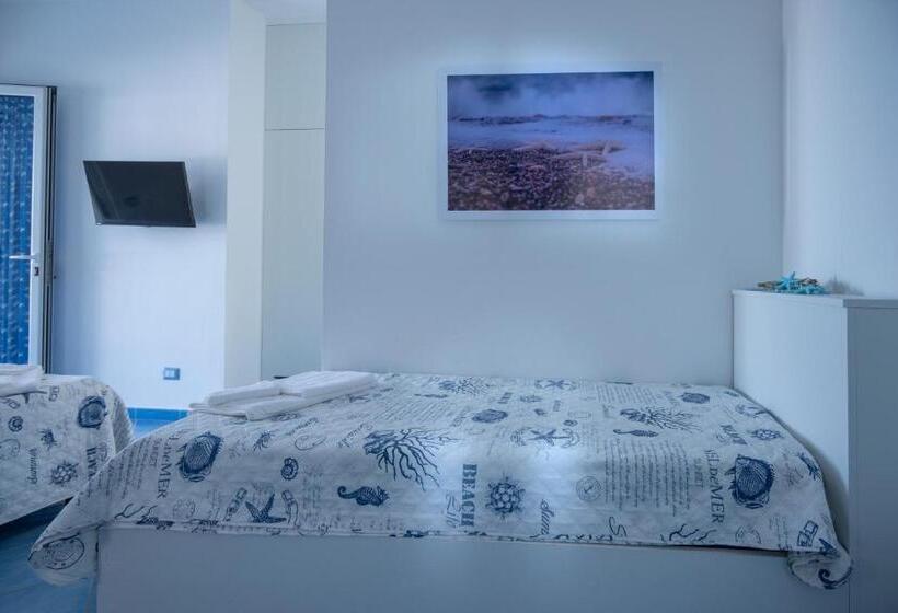 اتاق لوکس با تخت بزرگ, B&b Stella Marina