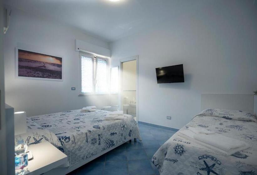 اتاق لوکس با تخت بزرگ, B&b Stella Marina