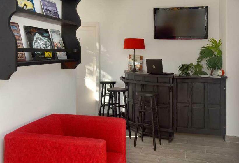 غرفة قياسية ثلاثية, Hagyma Panzió