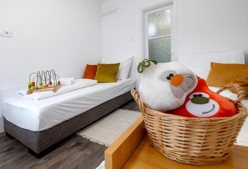 غرفة عائلية, Hagyma Panzió