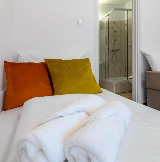 غرفة عائلية, Hagyma Panzió