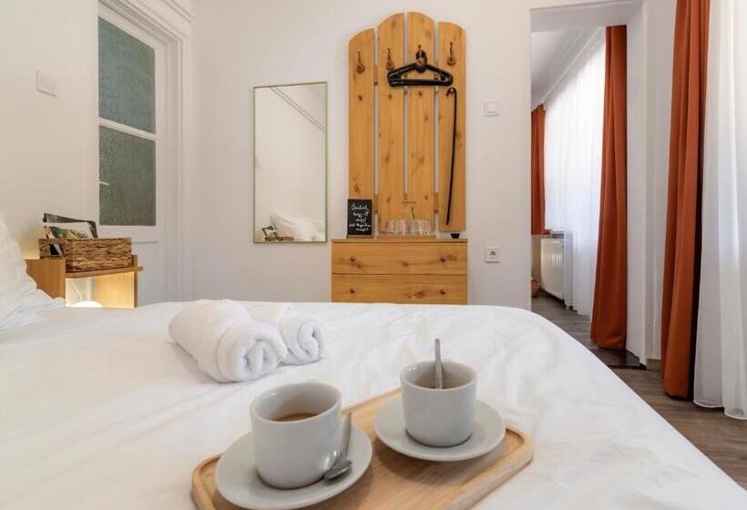 غرفة عائلية, Hagyma Panzió