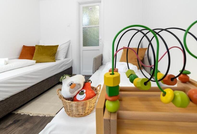 غرفة عائلية, Hagyma Panzió