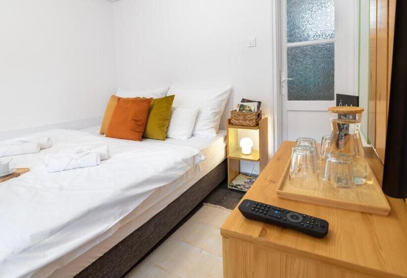 غرفة عائلية, Hagyma Panzió