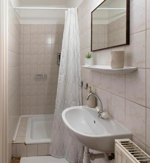 غرفة قياسية, Hagyma Panzió