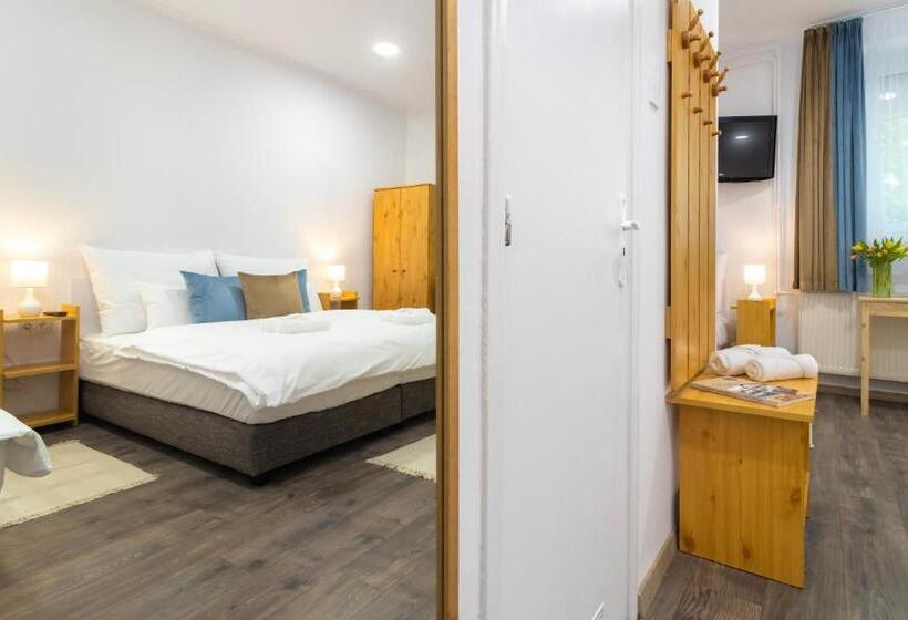 غرفة قياسية رباعية, Hagyma Panzió