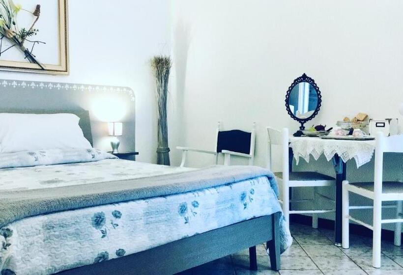 חדר סטנדרט לשלושה, B&b Shardana