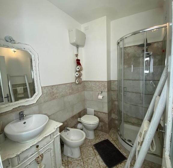 חדר סטנדרט לשלושה, B&b Shardana