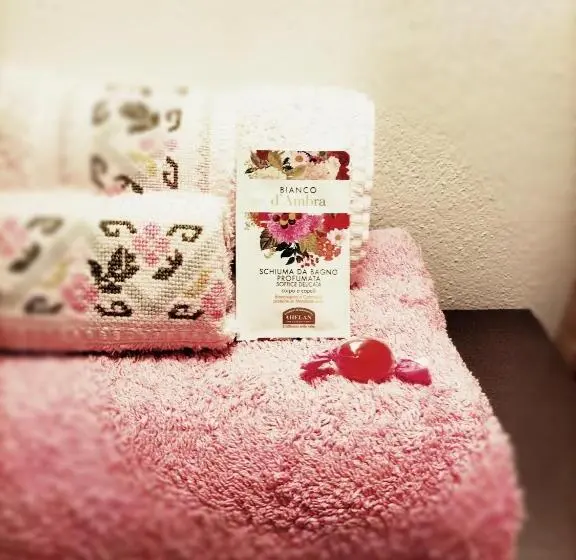 スタンダードトリプルルームの外観-バスルーム, B&b Shardana