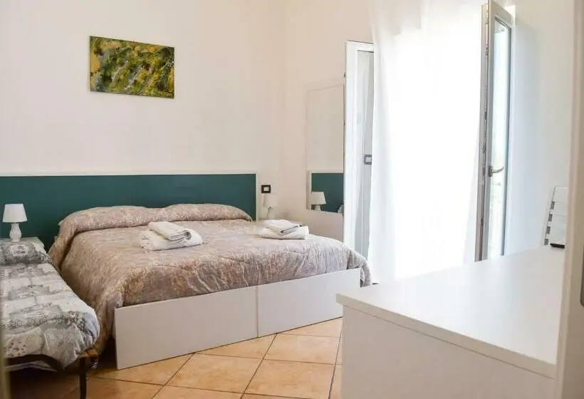 スタンダードトリプルルーム, Bed & Breakfast Domus Pepe Scalea