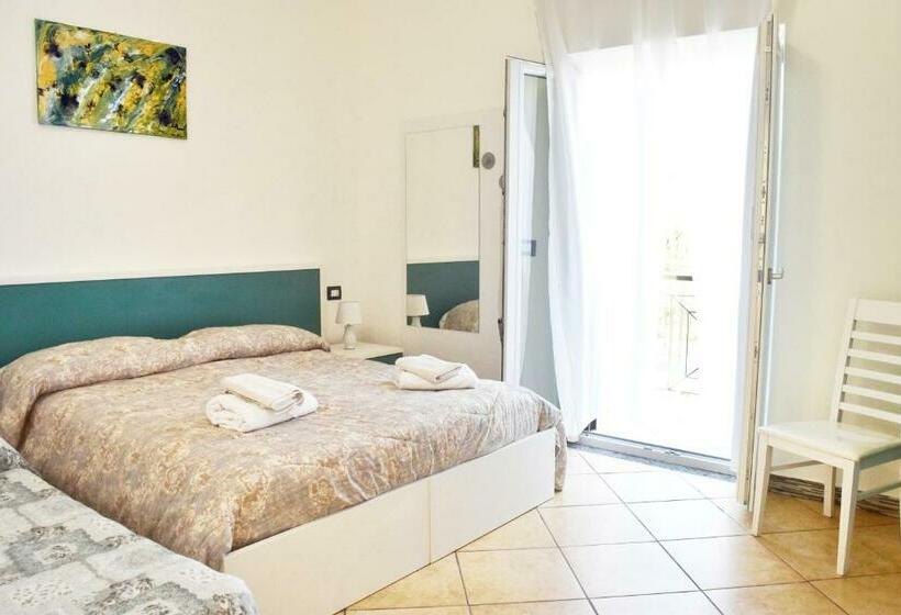 اتاق استاندارد سه نفره, Bed & Breakfast Domus Pepe Scalea