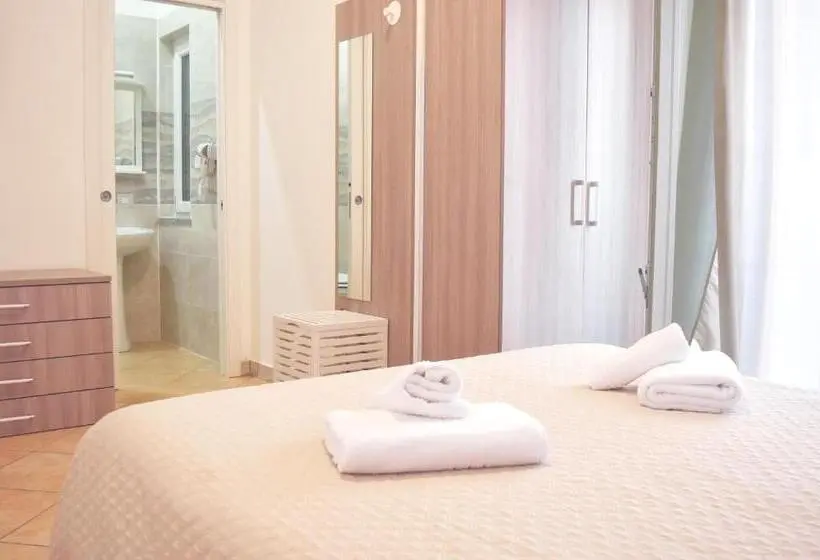 コンフォートトリプルルーム, Bed & Breakfast Domus Pepe Scalea