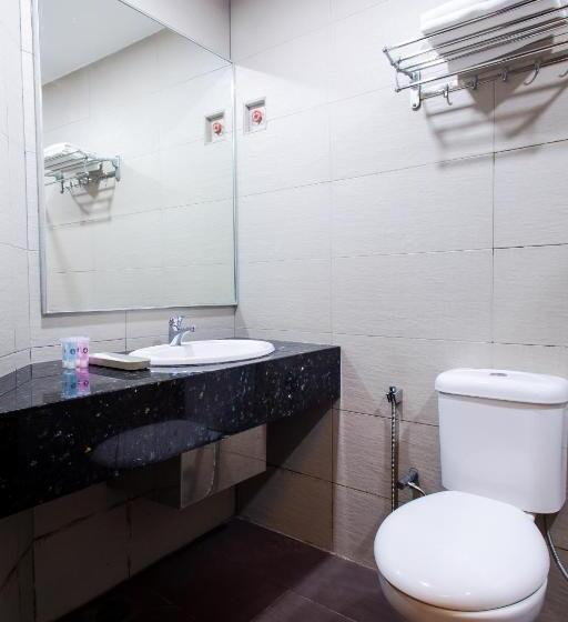 디럭스 룸 킹사이즈 침대, 101 Permas Jaya