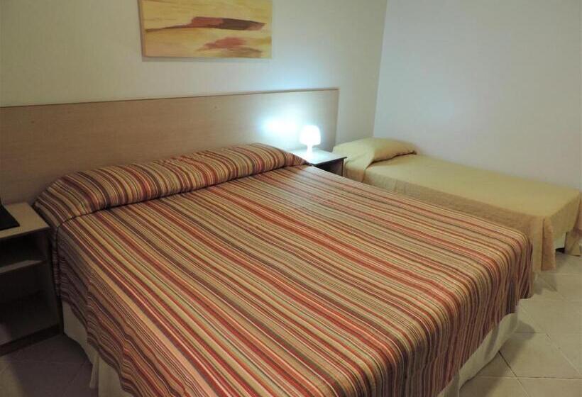 اتاق لوکس سه تخته, Costa Balena Piscina Aquecida Coberta