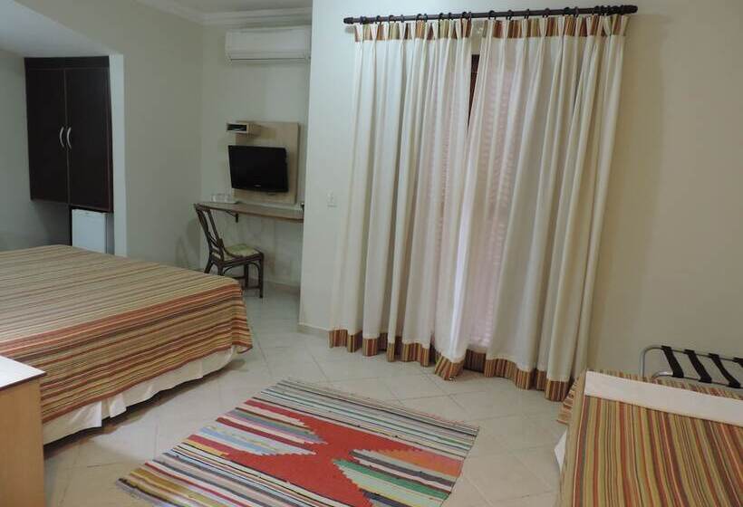 اتاق لوکس چهار تخته, Costa Balena Piscina Aquecida Coberta