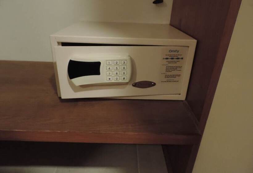 سوییت, Costa Balena Piscina Aquecida Coberta