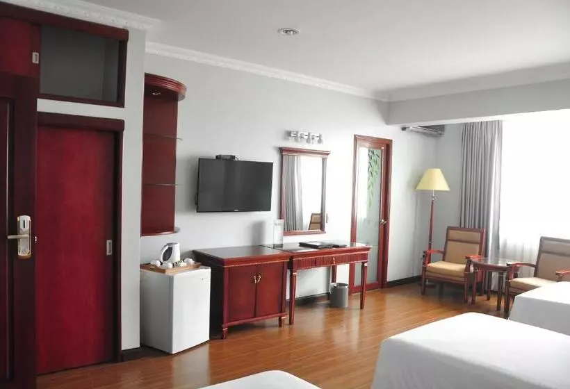 Habitació Triple Clàssica, Kingdom