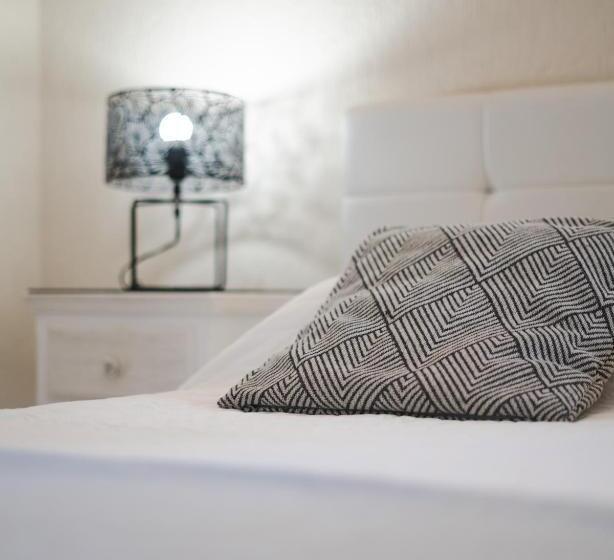 דירת שני חדרים, Residence Poseidon