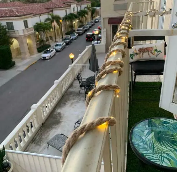 バルコニー付きスタンダードステューディオ, Palm Beach Historic Hotel With Juliette Balconies! 2 Blocks From Beach!