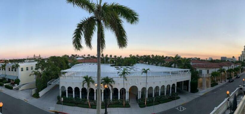 إستديو قياسى مزود بشرفة, Palm Beach Historic Hotel With Juliette Balconies! 2 Blocks From Beach!