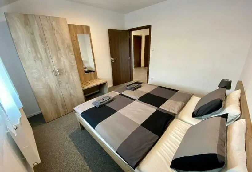 Huoneisto 2 Makuuhuonetta, Apartmány Pelhřimov