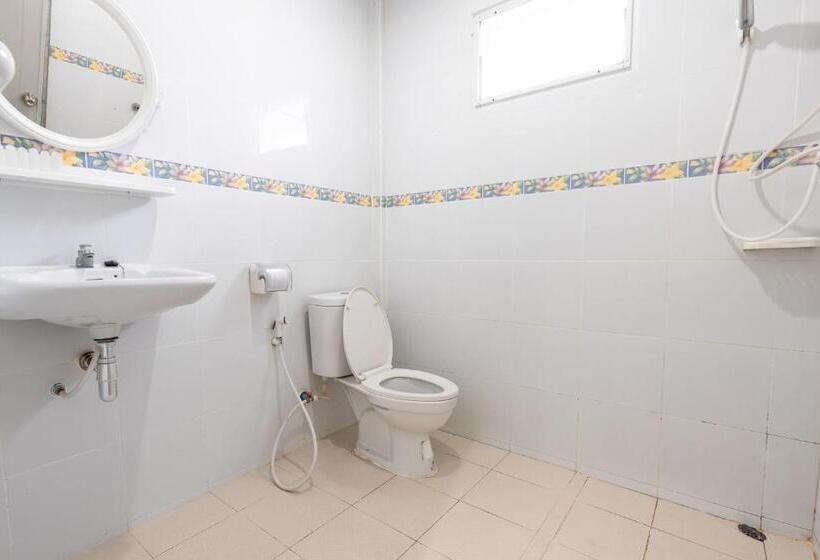 스탠다드 트리플 룸, บ้านสวนวารินทร์ รีสอร์ท