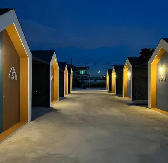 エコノミートリプルルーム, Chics Resort ชิคส์รีสอร์ท
