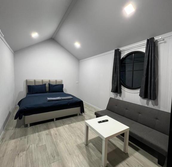 Economy Triple Room, Chics Resort ชิคส์รีสอร์ท