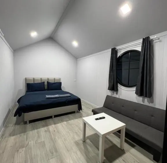 エコノミートリプルルーム, Chics Resort ชิคส์รีสอร์ท
