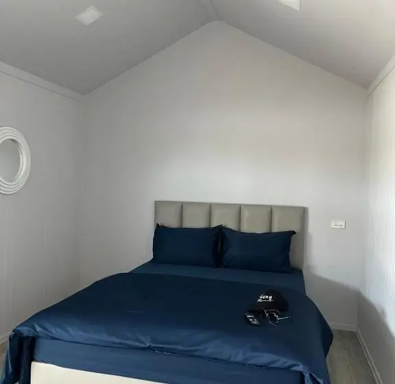 エコノミートリプルルーム, Chics Resort ชิคส์รีสอร์ท