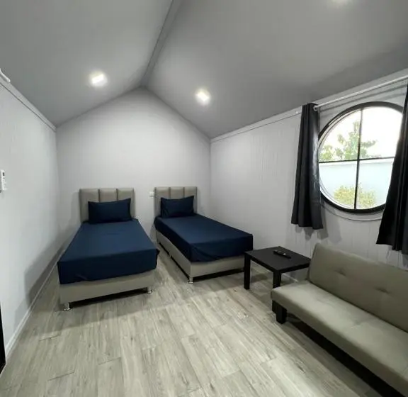 エコノミートリプルルーム, Chics Resort ชิคส์รีสอร์ท