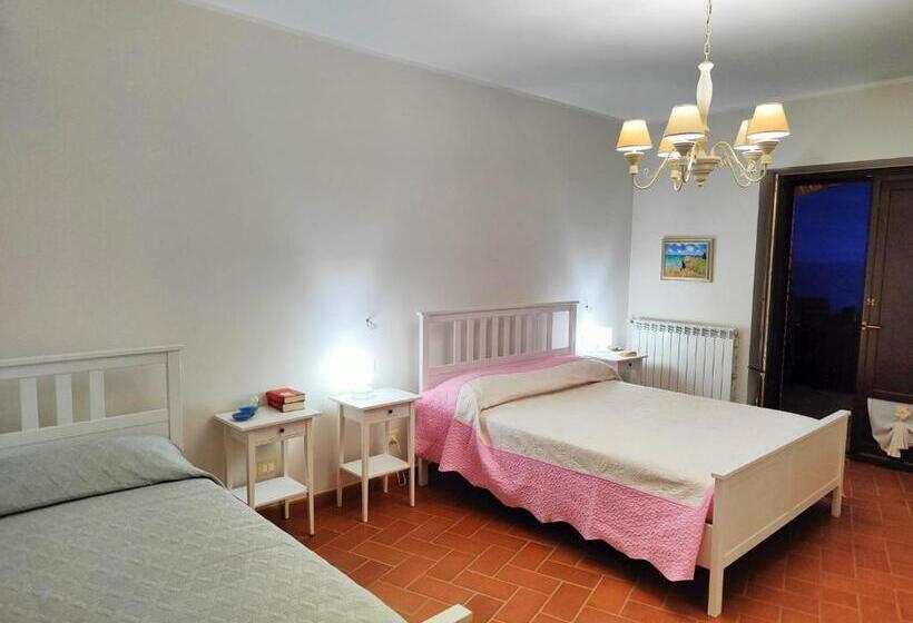 חדר סטנדרט לשלושה עם טרסה, B&b Antico Casale