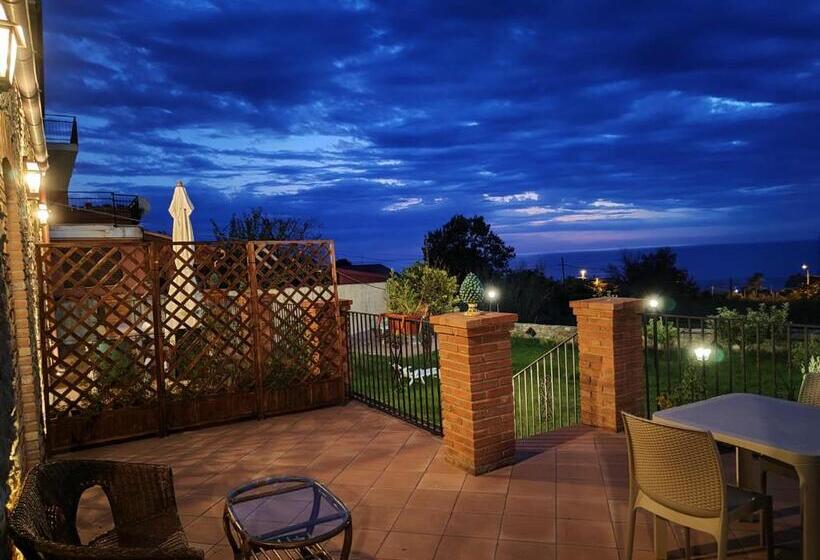 חדר סטנדרט לשלושה עם טרסה, B&b Antico Casale