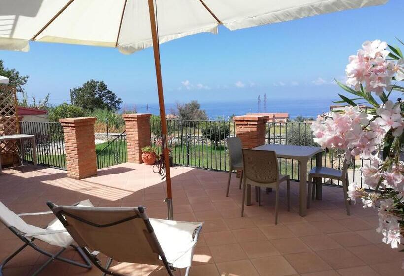 غرفة قياسية ثلاثية مزودة بتراس, B&b Antico Casale