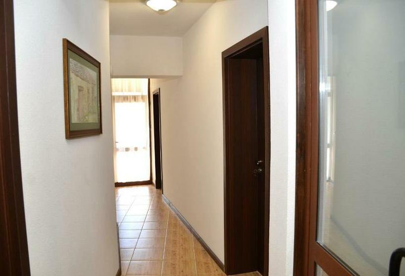 3 Bett Standardzimmer Balkon, семеен хотел къщата