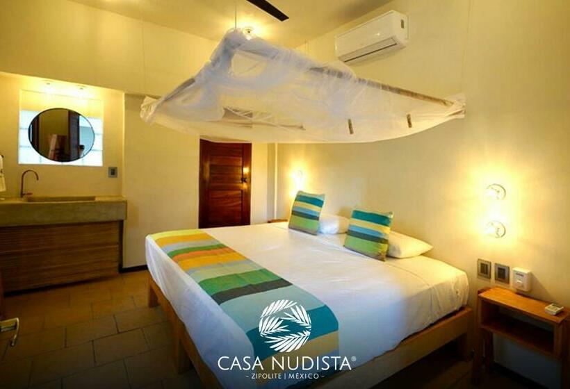 스탠다드 방갈로, Casa Nudista   Lgbt