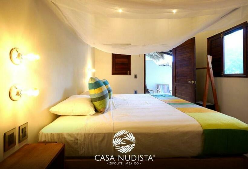 스탠다드 방갈로, Casa Nudista   Lgbt