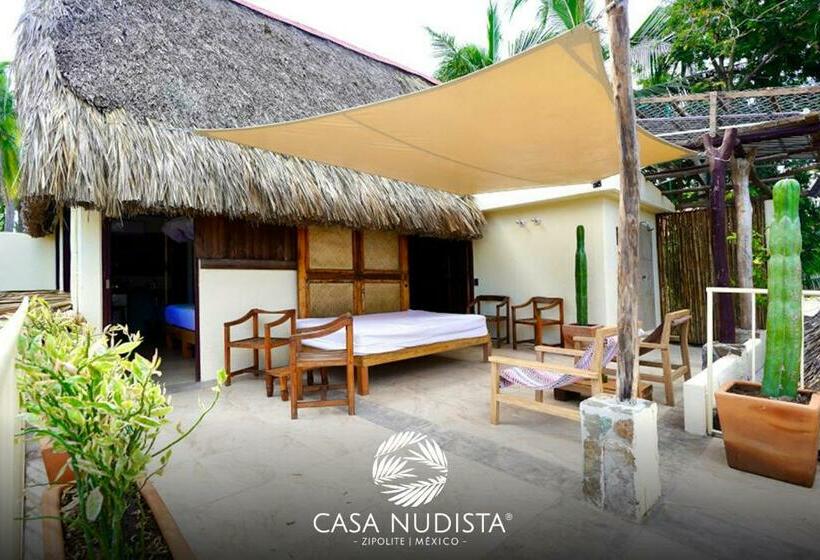 스탠다드 방갈로, Casa Nudista   Lgbt