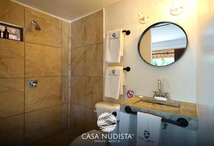 스탠다드 방갈로, Casa Nudista   Lgbt