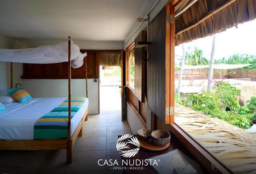 스탠다드 방갈로, Casa Nudista   Lgbt