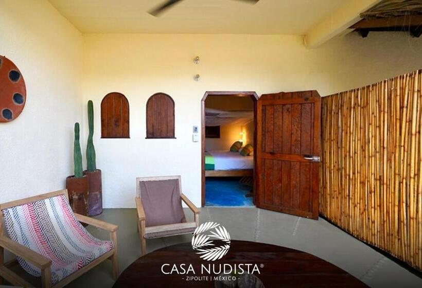 스탠다드 방갈로, Casa Nudista   Lgbt