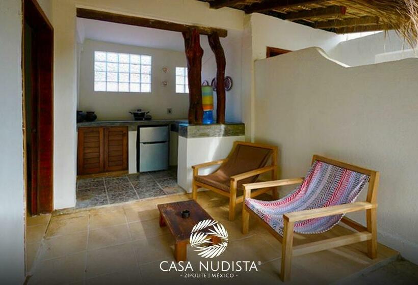 스탠다드 방갈로, Casa Nudista   Lgbt