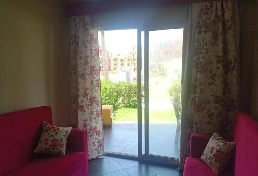 استودیو استاندارد با چشم‌انداز باغ, شاليهات بورتو مطروح فيو بحر Porto Matrouh Sea View Families Only