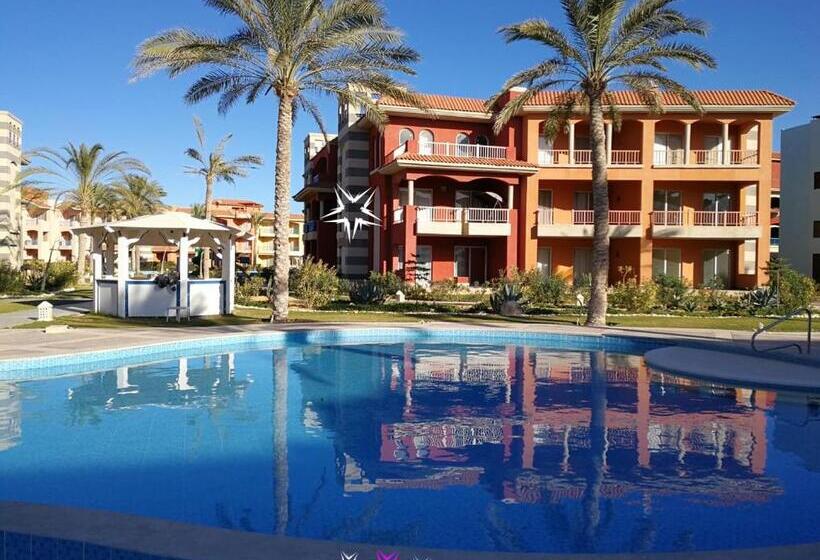 Estúdio Estandar Vista Piscina, شاليهات بورتو مطروح فيو بحر Porto Matrouh Sea View Families Only