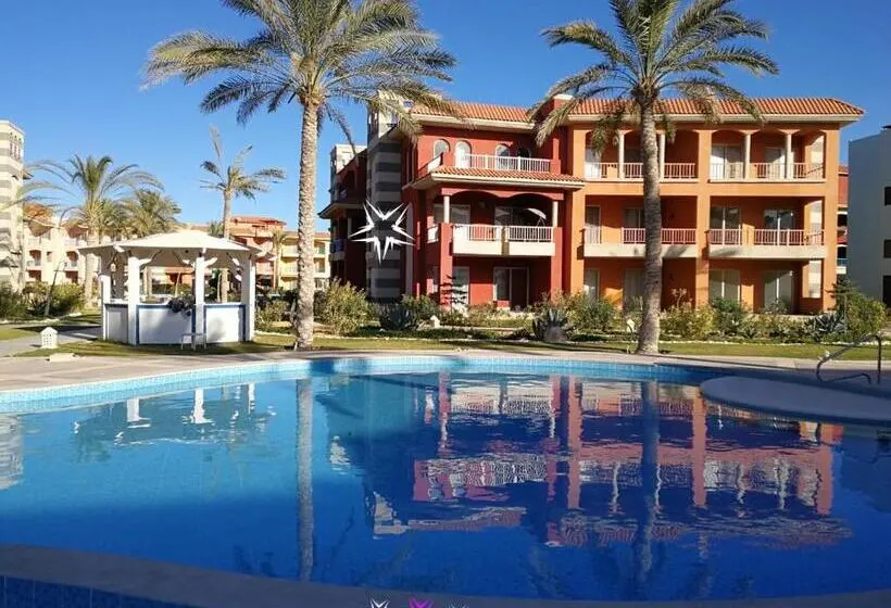 استودیو استاندارد با چشم‌انداز استخر, شاليهات بورتو مطروح فيو بحر Porto Matrouh Sea View Families Only