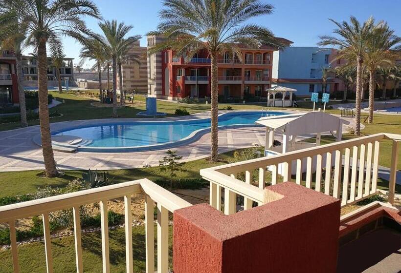 Estúdio Estandar Vista Piscina, شاليهات بورتو مطروح فيو بحر Porto Matrouh Sea View Families Only